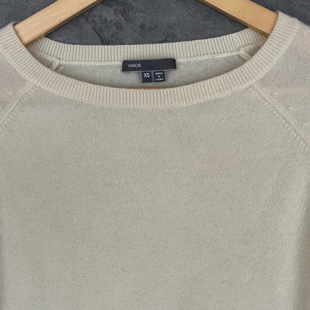 Vince. Cream 100% CASHMERE Sweater OVERSIZED XS Long-Sleeved Crew Neck Side Slit - Picture 3 of 8